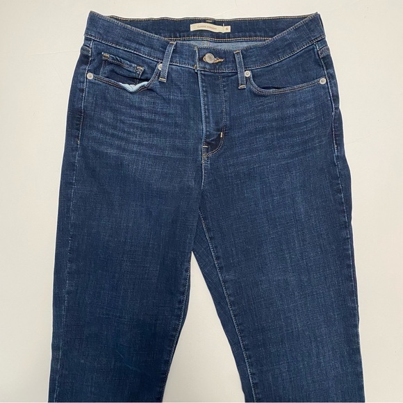 Levi’s Women’s Classic Straight Leg Dark Wash Denim Blue Jeans 6 28x30 (30x29) - Picture 2 of 7